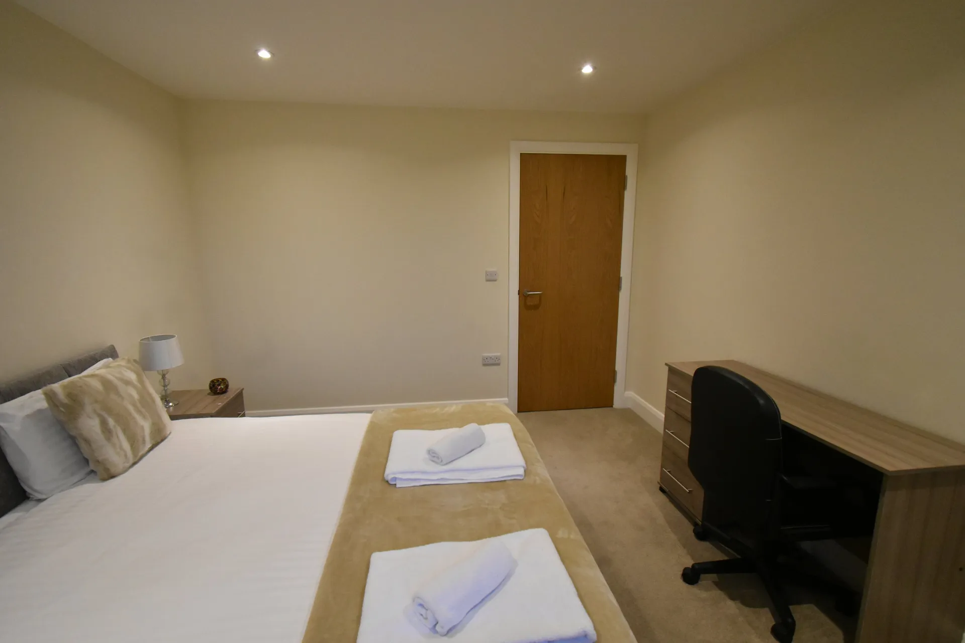 Apt 8 - London Heathrow Living Serviced Apartments by Ferndale