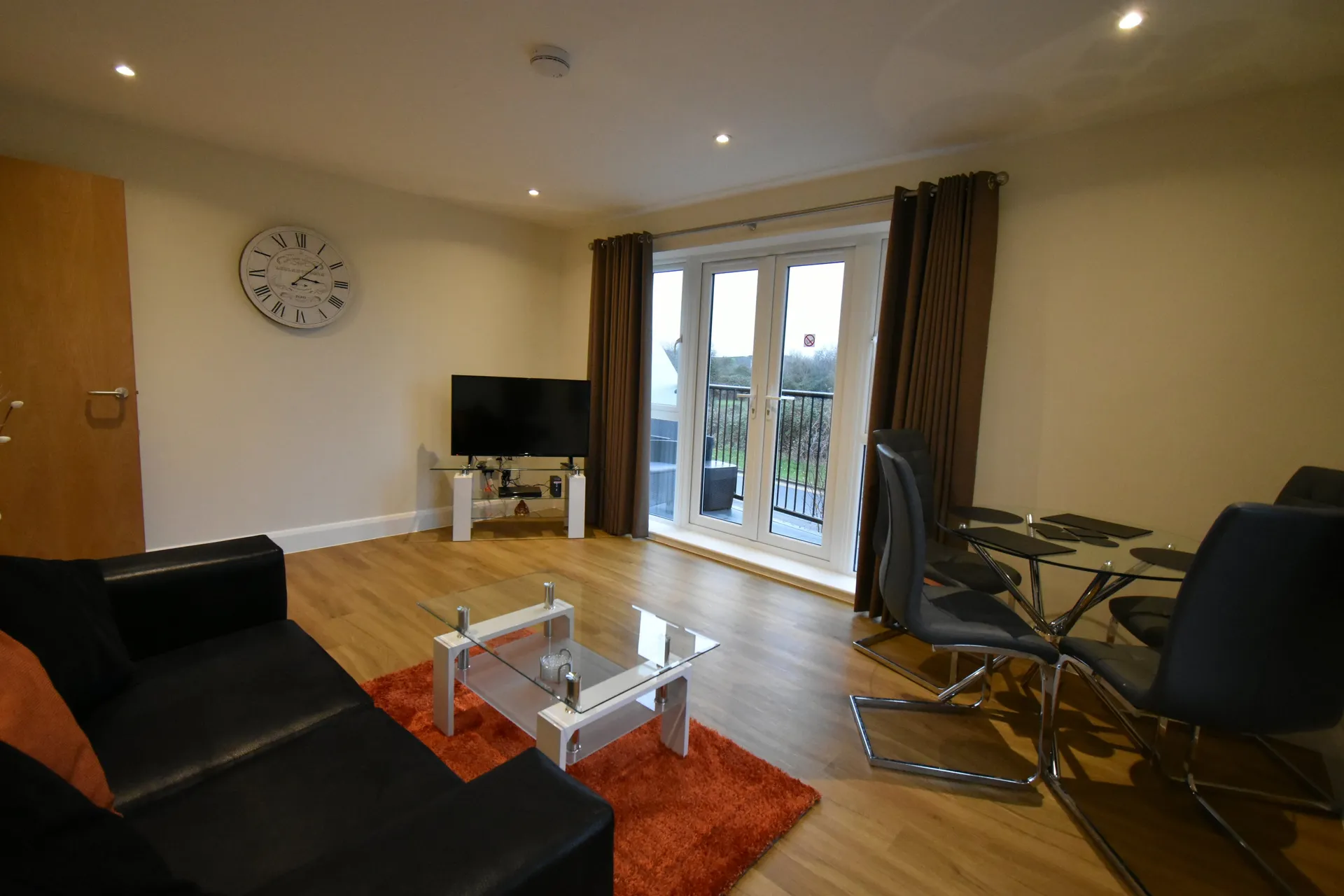 Apt 8 - London Heathrow Living Serviced Apartments by Ferndale