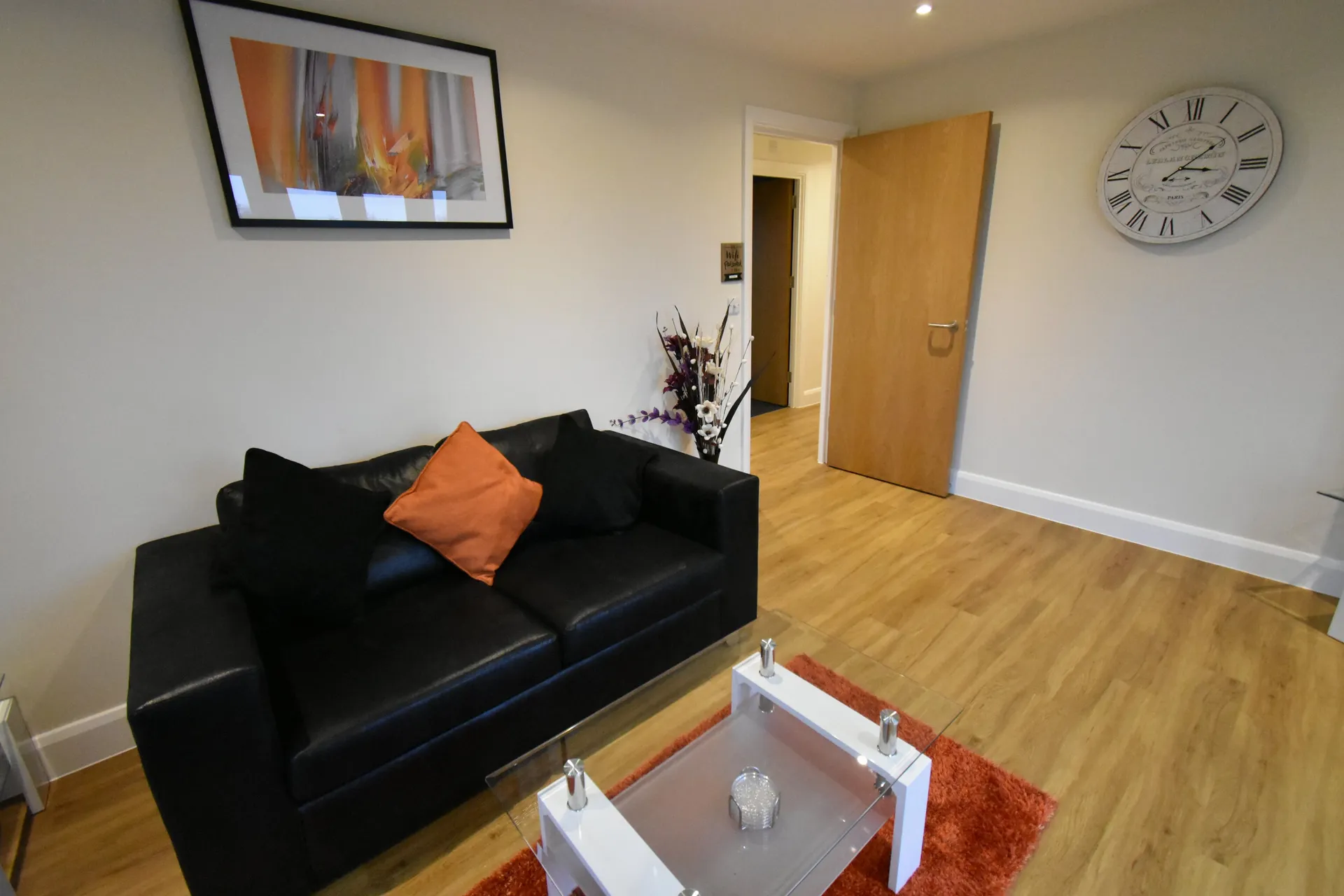 Apt 8 - London Heathrow Living Serviced Apartments by Ferndale