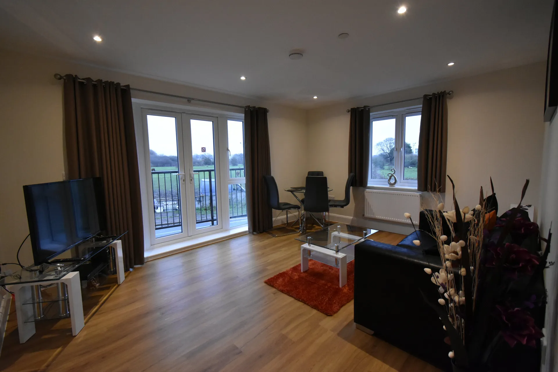Apt 8 - London Heathrow Living Serviced Apartments by Ferndale