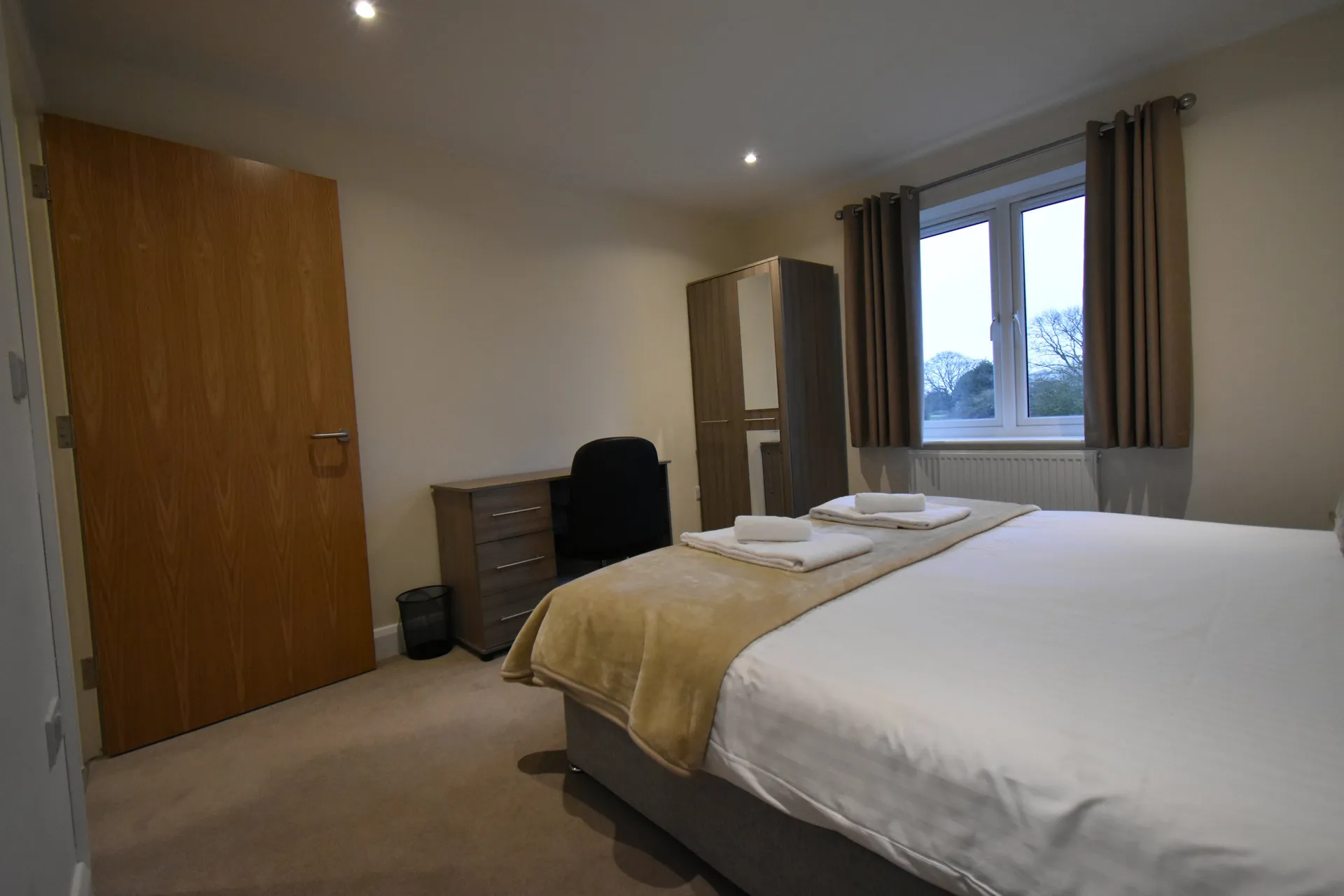 Apt 8 - London Heathrow Living Serviced Apartments by Ferndale