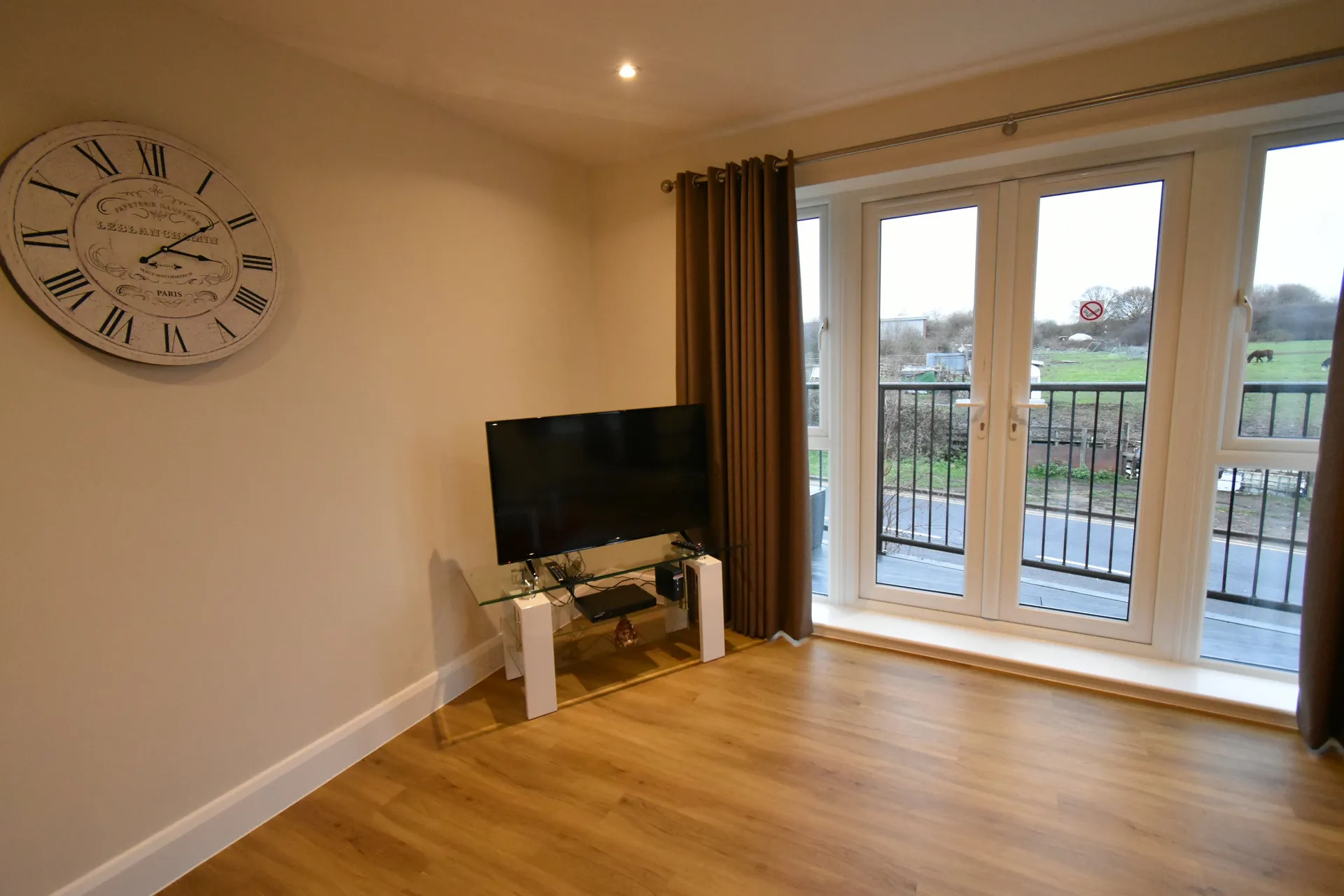 Apt 8 - London Heathrow Living Serviced Apartments by Ferndale